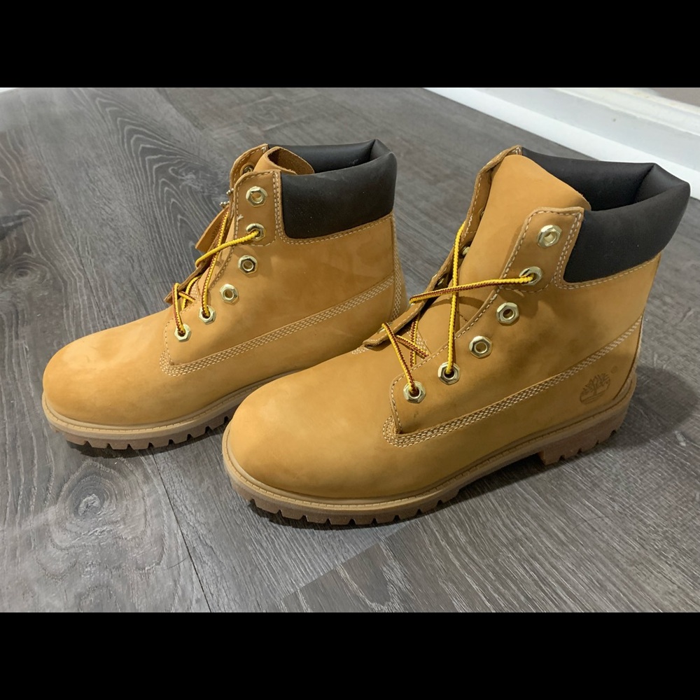 BOOTS/SHOES - Picture 2 of 3